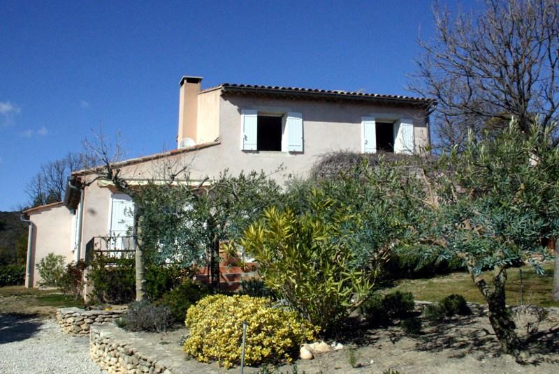 Agréable villa en Luberon sur les hauteurs avec piscine